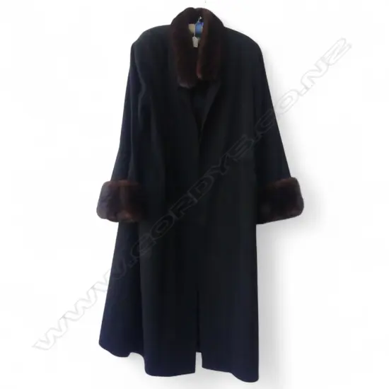 JAEGER 100% CASHMERE 100 ANNIVERSARY COAT MINK COLLAR AND CUFFS SIZE 14-16