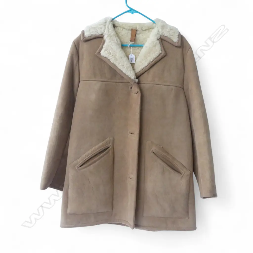 NZ SHEEPSKIN COAT Image 1++