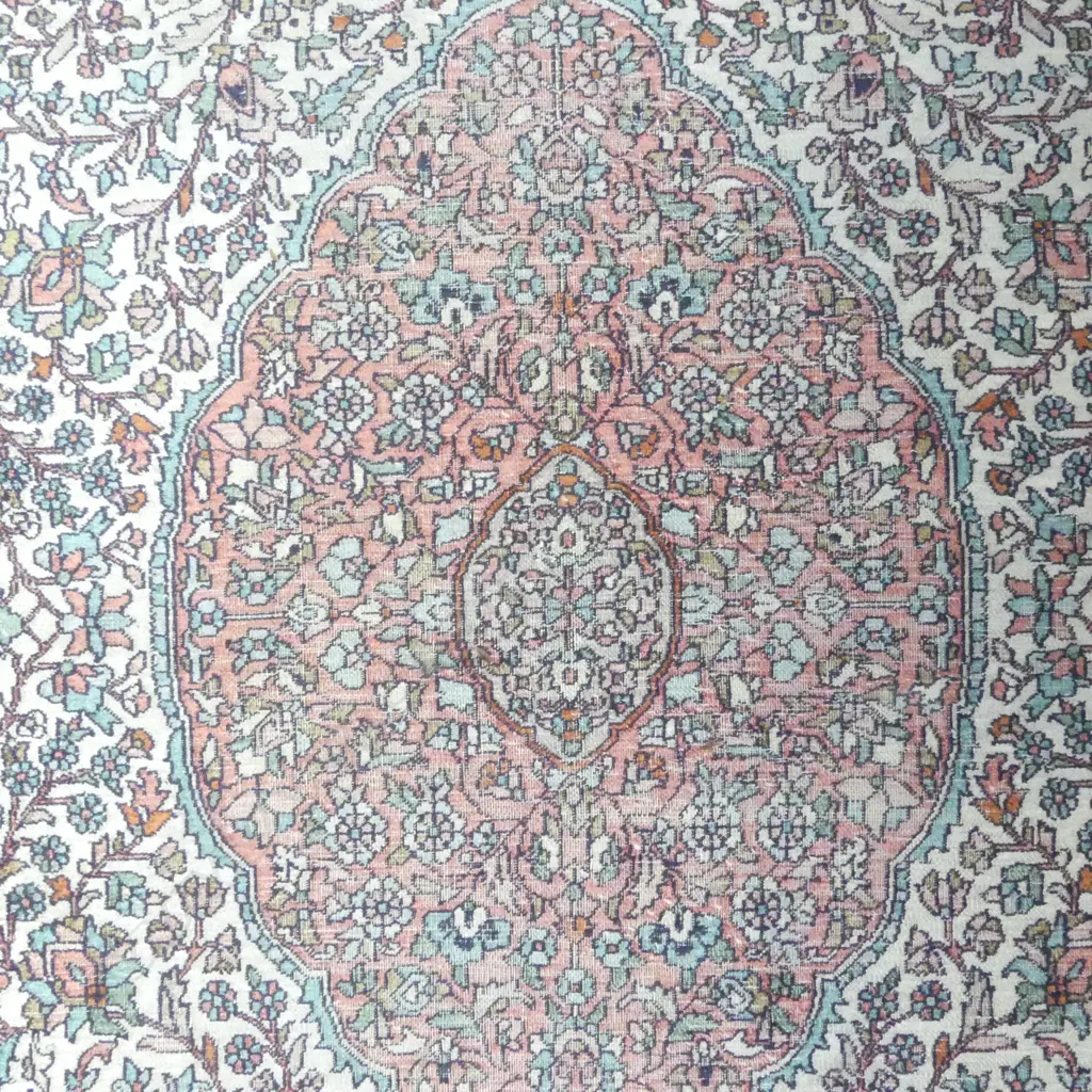 VINTAGE PERSIAN OVOID RUG WORN CONDITION L1410 W1220MM Image 1++