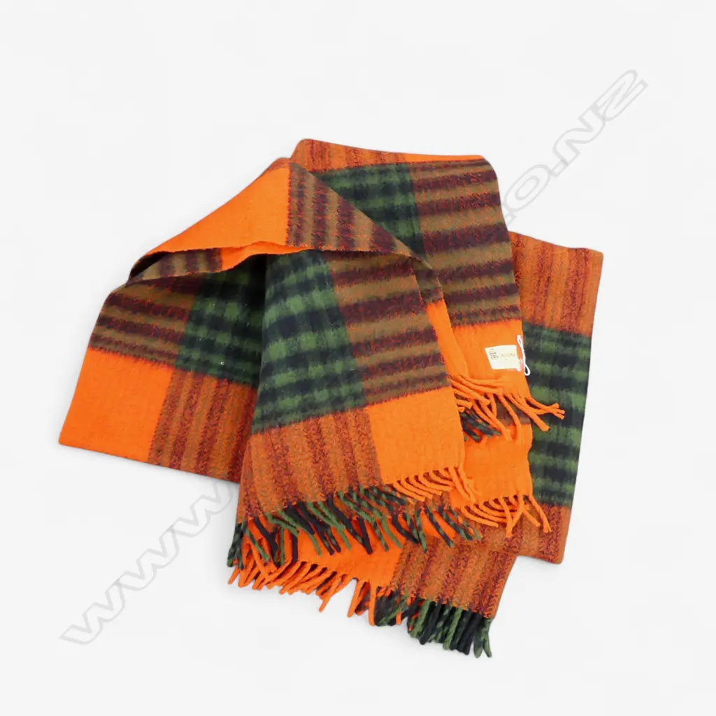 PURE WOOL ONEHUNGA RUG w. TIKI LABEL Image 1++