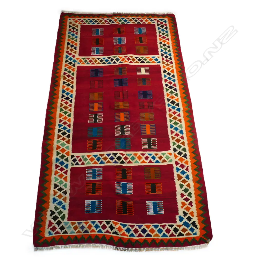 A Persian hand-woven kilim rug, Image 1++