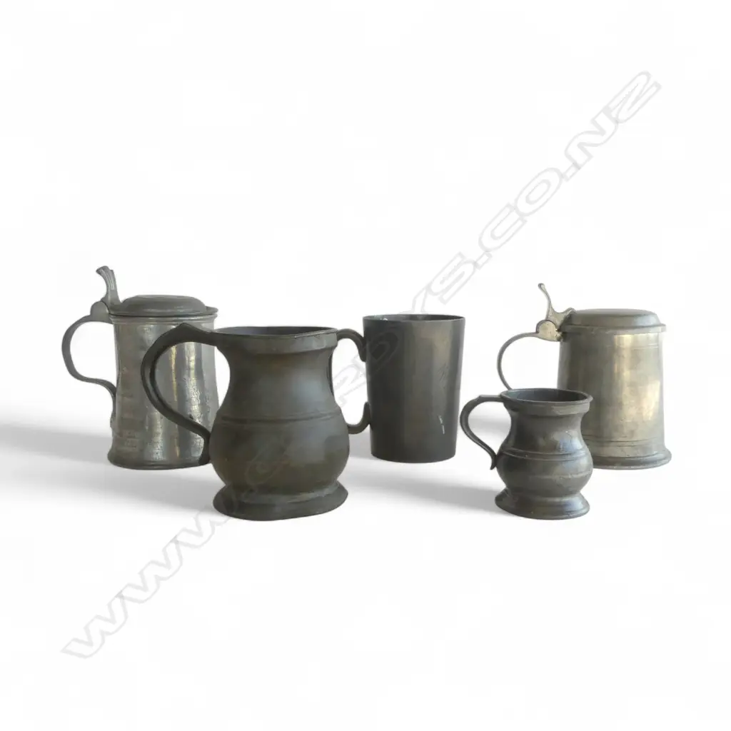 FIVE ANTIQUE PEWTER ITEMS 3 TANKARDS & 2 MEASURES, H.145MM Image 1++