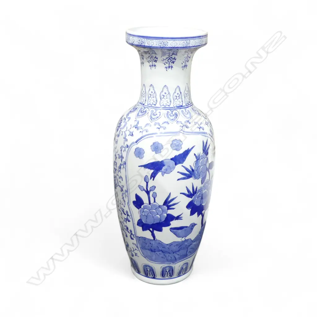 TALL CHINESE B/W VASE H610MM Image 1++