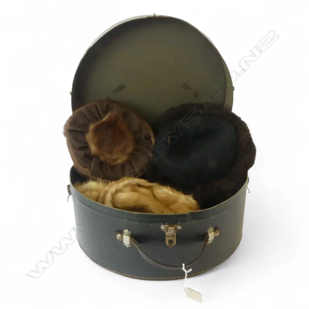 HAT BOX + CONTENTS Image 1++