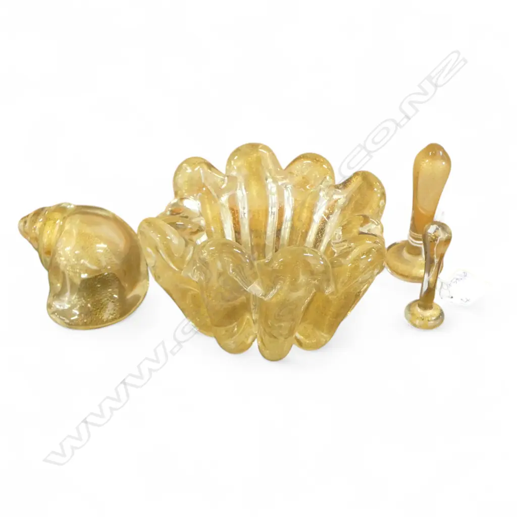 4 PCES MURANO GLASS, CLEAR w. GOLD DUST, BOWL H.85mm, SHELL, 2 STOPPERS Image 1++