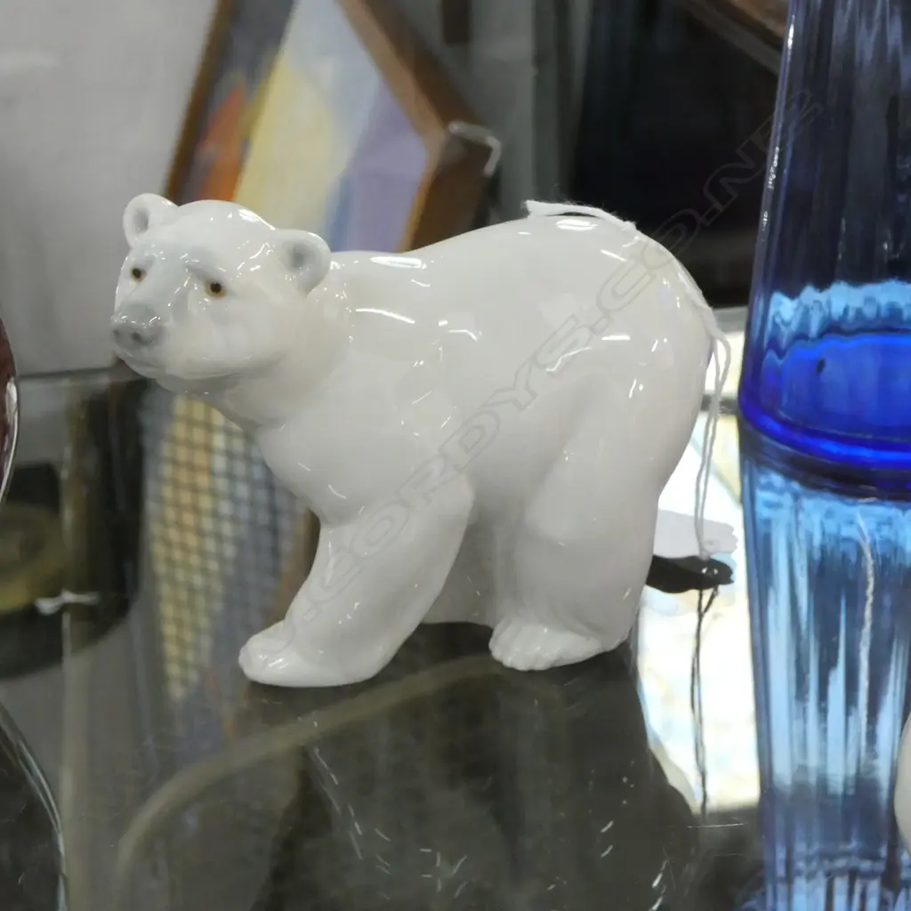 LLADRO STROLLING POLARBEAR L125MM Image 1++