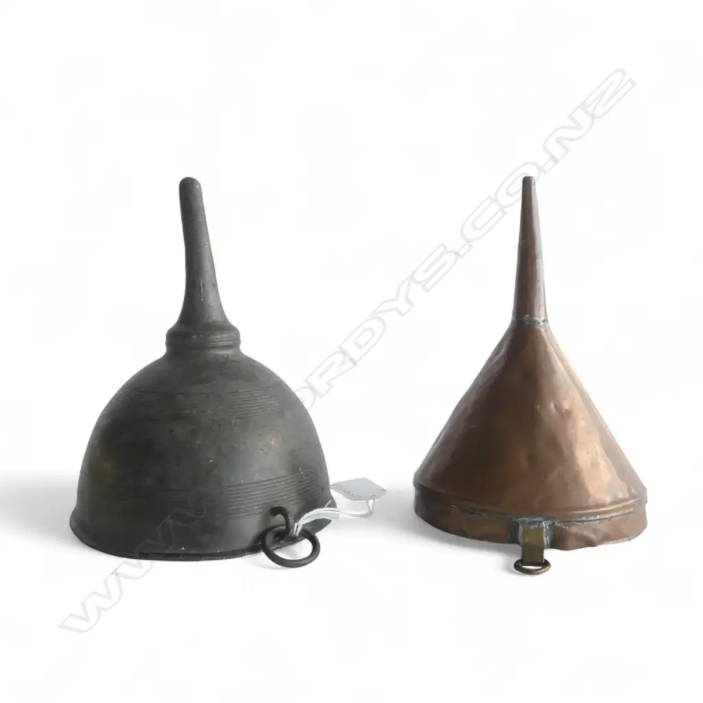 GEORGIAN PEWTER WINE FUNNEL & ANTIQUE COPPER FUNNEL, D.135MM D.105MM Image 1++