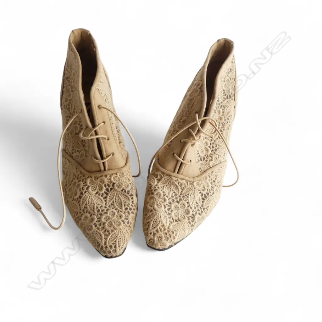 PAIR OF AMERICAN LACE ANTIQUE STYLE SHOES SIZE 8 Image 1++