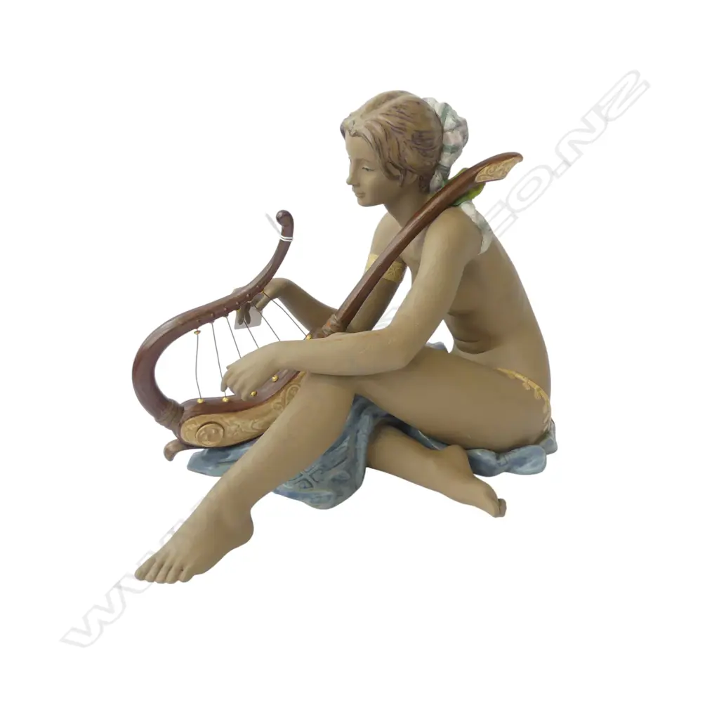 LLADRO STRINGS OF THE HEART PORCELAIN FIGURINE  2438 H.290MM Image 1++
