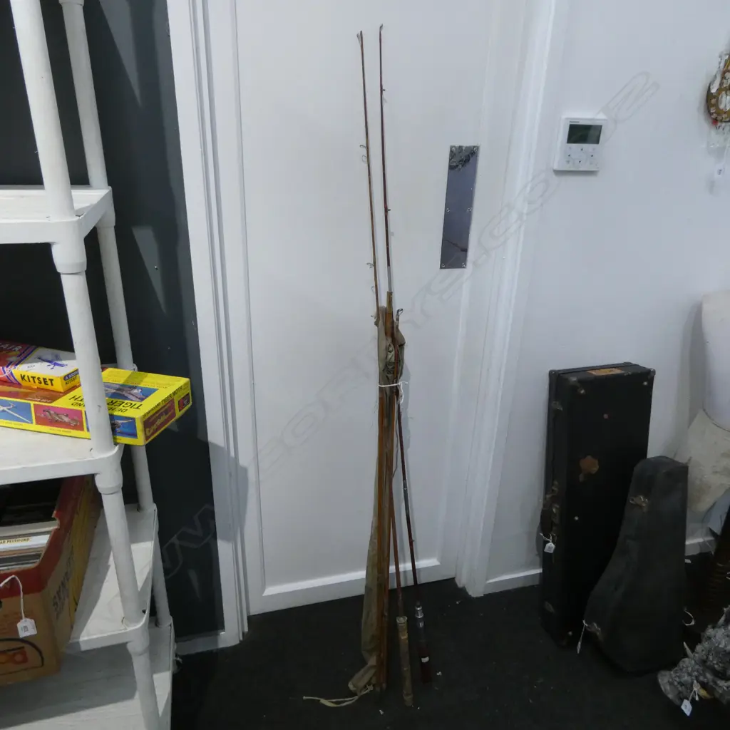 GROUP OF VINTAGE SPLIT CANE FISHING RODS 1680MM TALLEST Image 1++