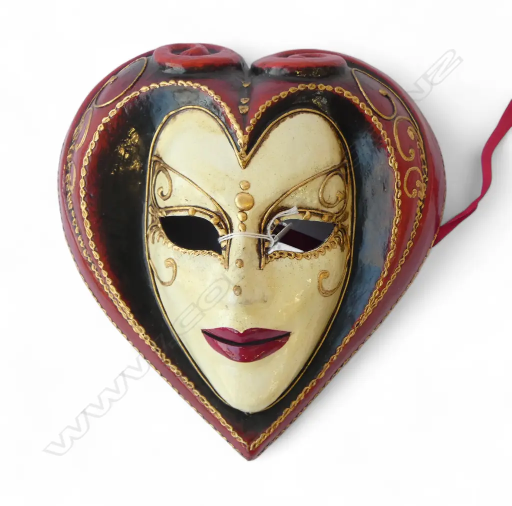 CROATIAN HEART FACE MASK H.295mm Image 1++