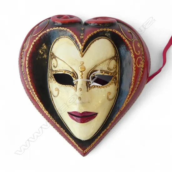 CROATIAN HEART FACE MASK H.295mm