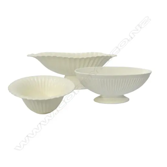 3 WHITE ENGLISH VASES W.420mm