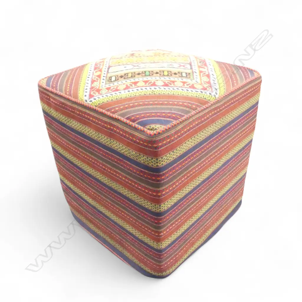 KELIM UPHOLSTERED OTTOMAN 400x400x450mm Image 1++