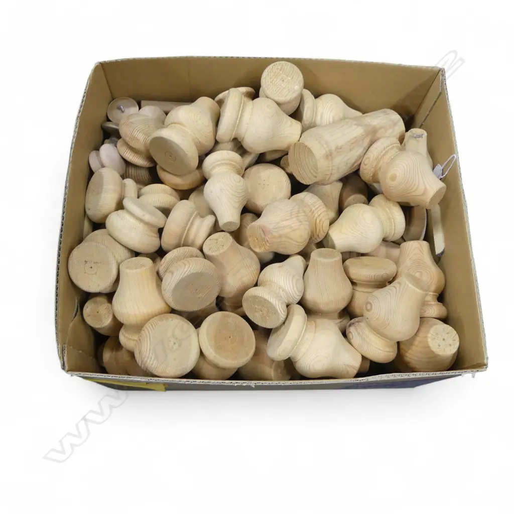 LARGE BOX OF TURNED BALTIC PINE FURNITURE LEGS H.120mm + KNOBS ETC Image 1++