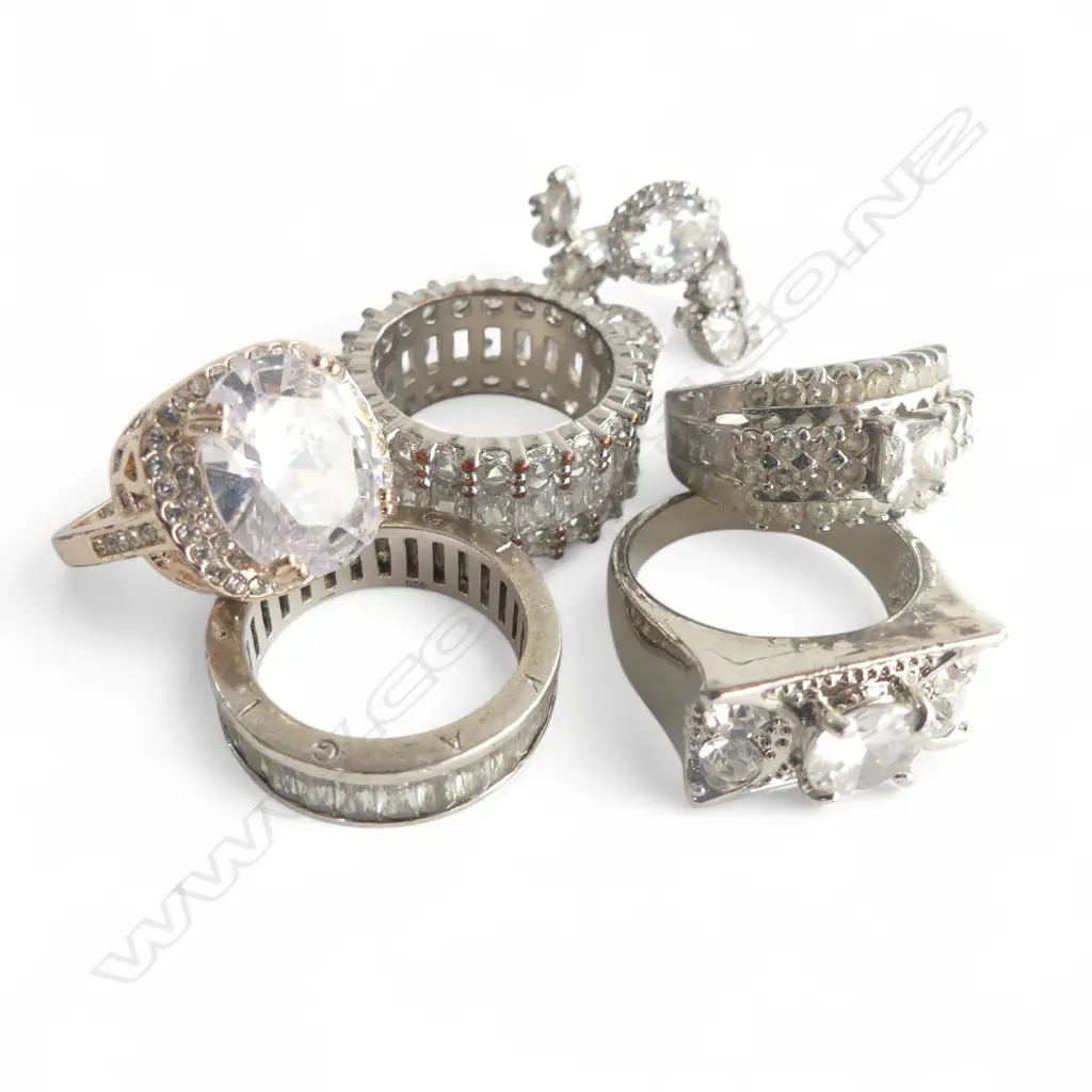 6 COSTUME RINGS Image 1++