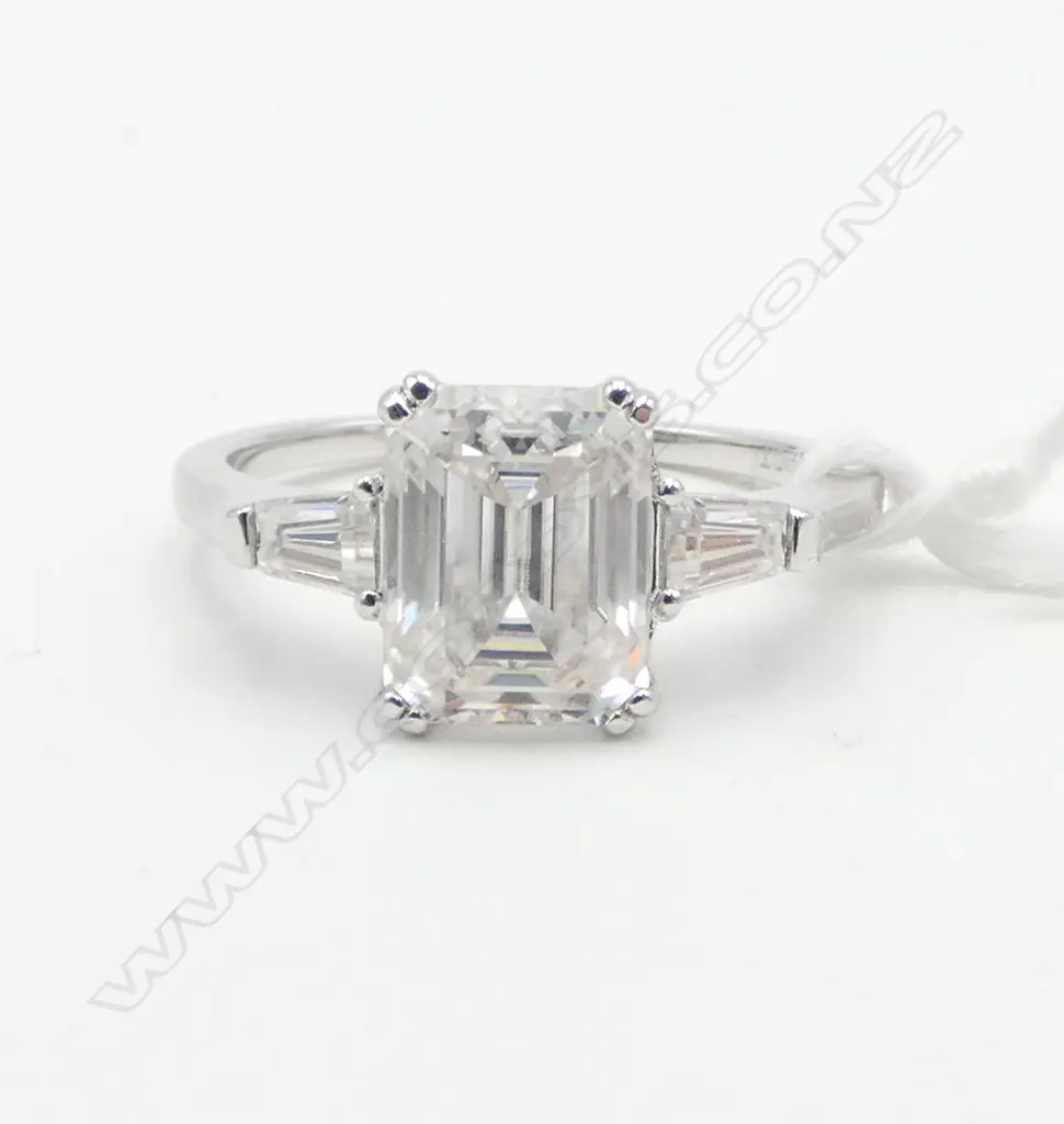 STG SILVER & 3ct MOISSANITE RING, excellent brilliant cut, colour D w.7.9mm, 2.7gms Image 1++