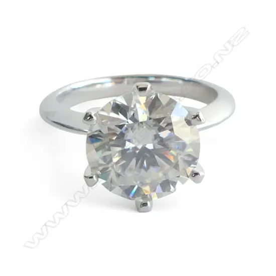 STG SILVER & 5ct MOISSANITE RING, excellent round brilliant cut, colour D w.11m, 4.46gms