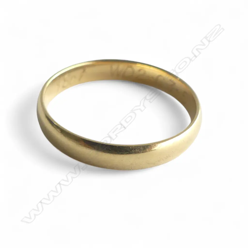 18CT YELLOW GOLD WEDDER, SIZE R, 3.2gms Image 1++