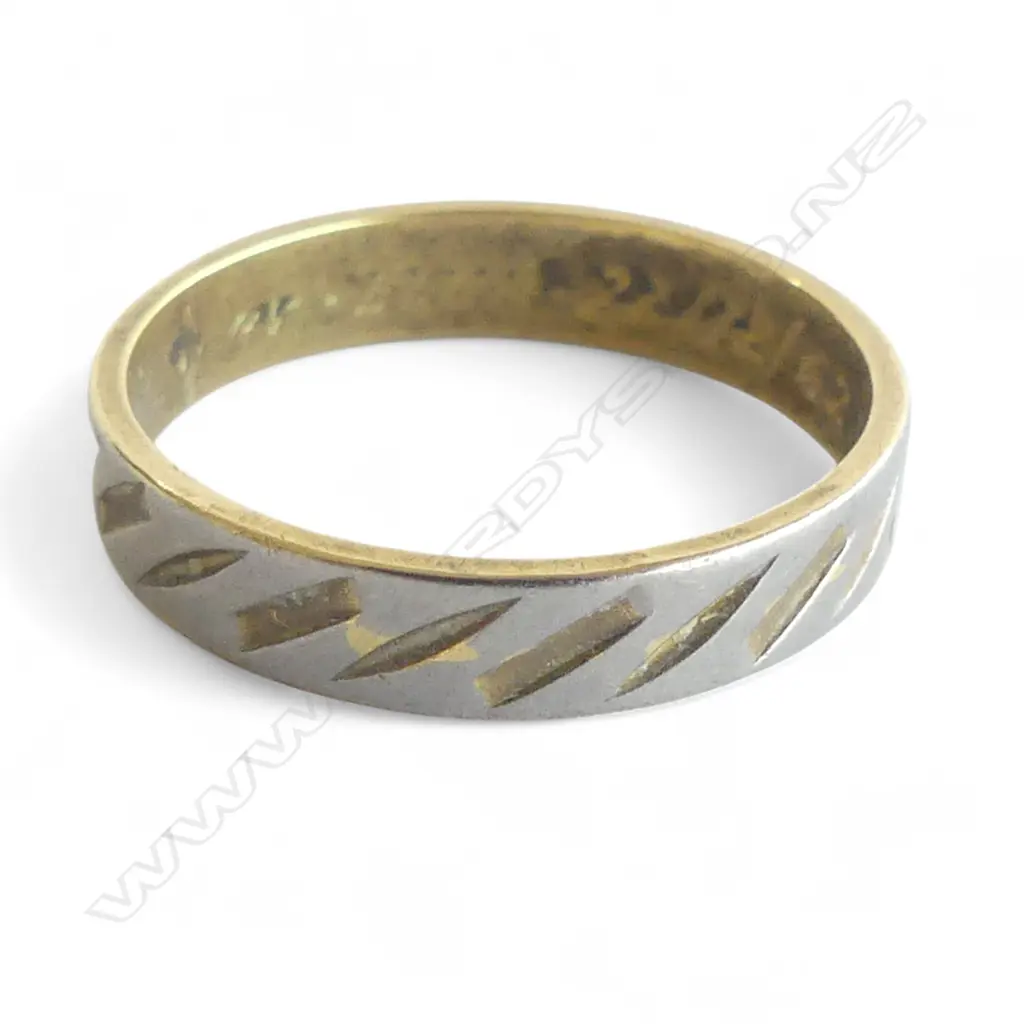 18ct GOLD WEDDER, 3.00gms, rhodium wearing off, english hall marks Image 1++