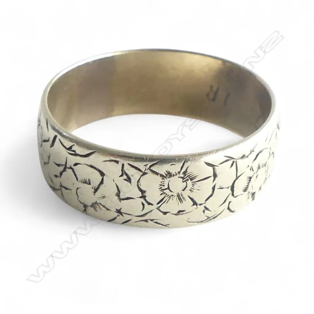 9CT WHITE GOLD RING, 4.7gms Image 1++