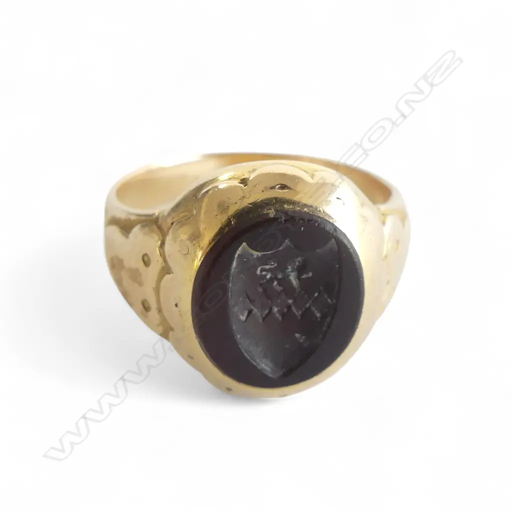 9ct GOLD SIGNET RING 6.07gms Image 1++