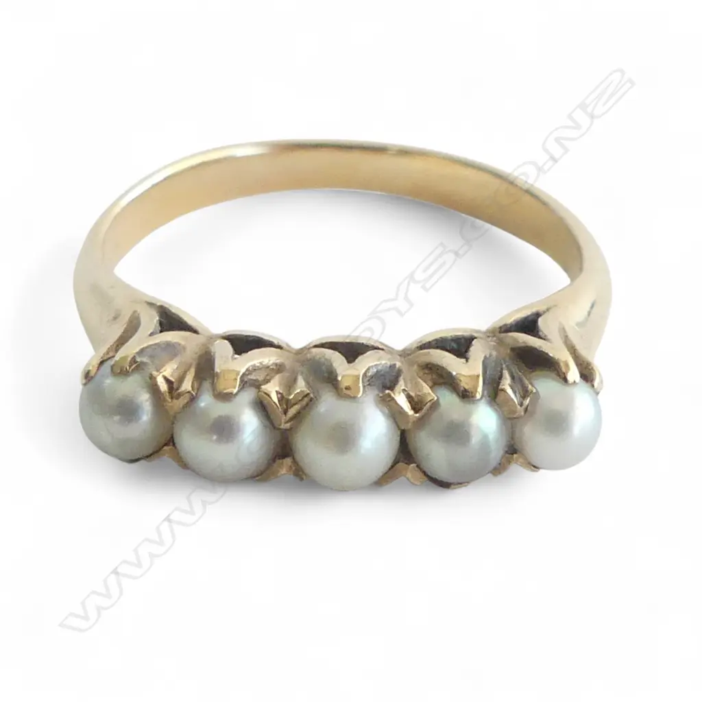 9CT GOLD AND PEARL RING 2.36gms Image 1++