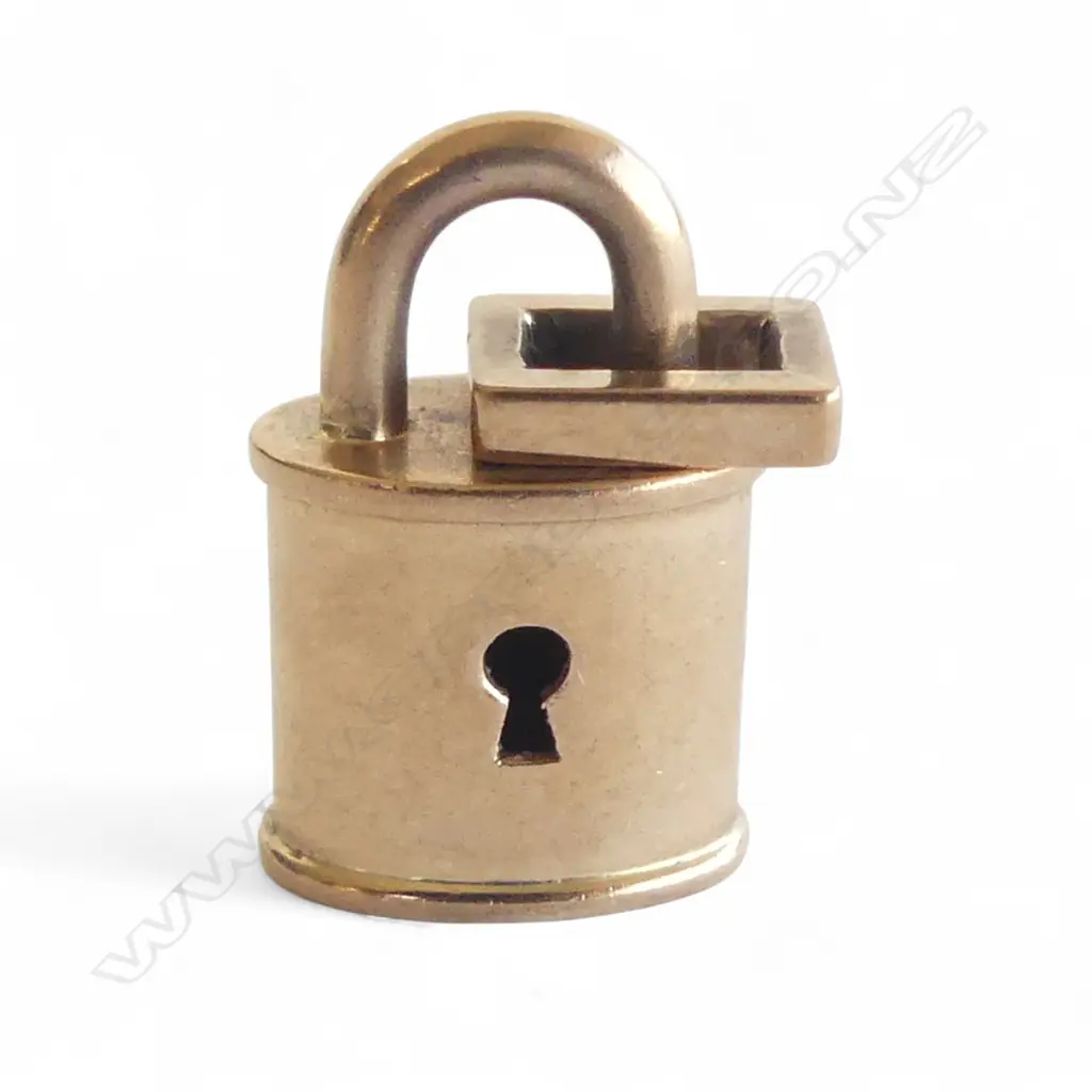 9CT LOCK CHARM H.20mm 5.5gms Image 1++