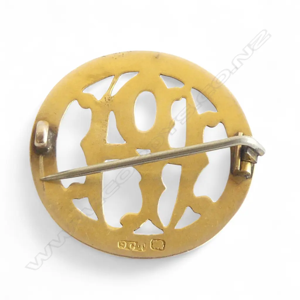 9ct GOLD '1913 1914 PH' BROOCH (Patea Hunt Club?) 2.67gms  Image 1++