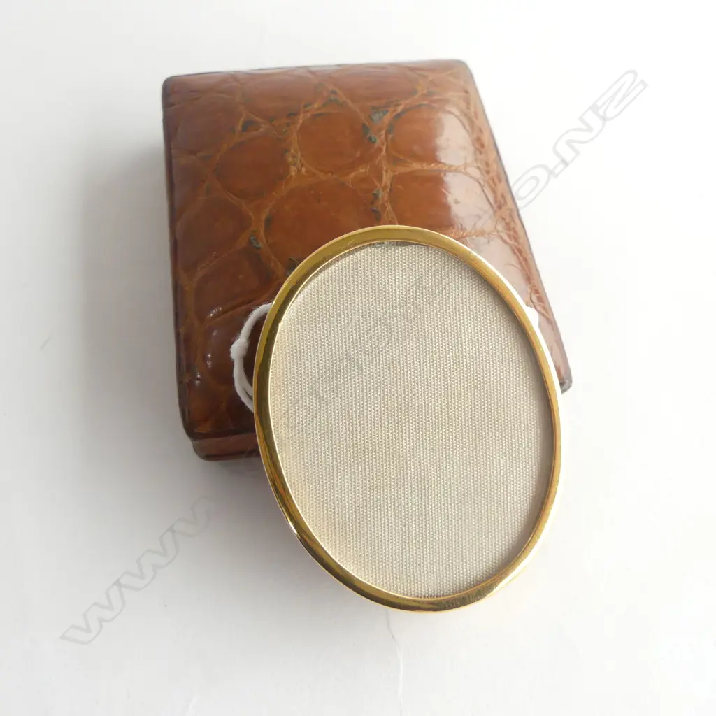 15ct GOLD PORTRAIT MINIATURE FRAME in crocodile leather CASE. Gold weight 8.88gms Image 1++