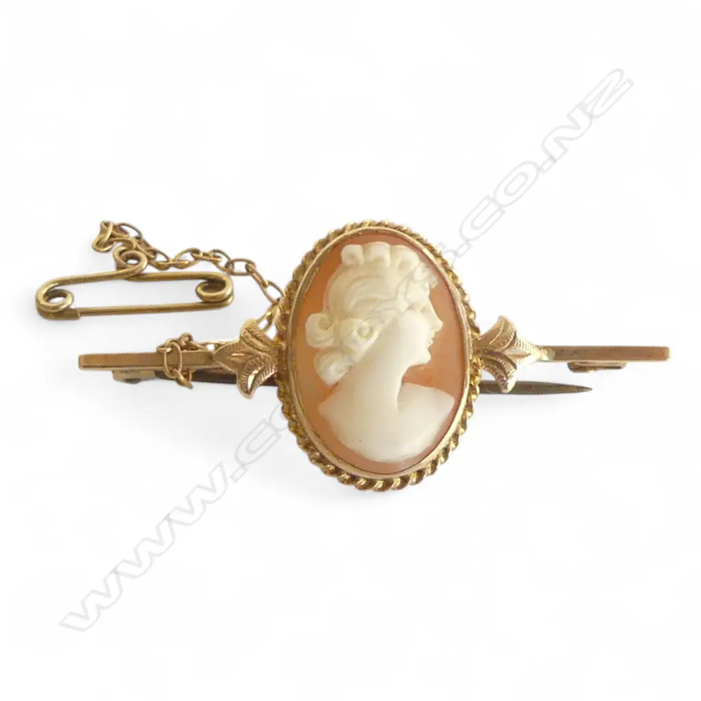 9CT CAMEO BAR BROOCH, 4.4gms Image 1++