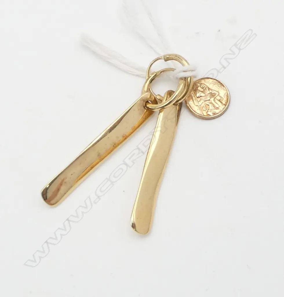 9ct ST CHRISTOPHER CHARM, 0.87gms + 925 SILVER GILT EARRINGS Image 1++