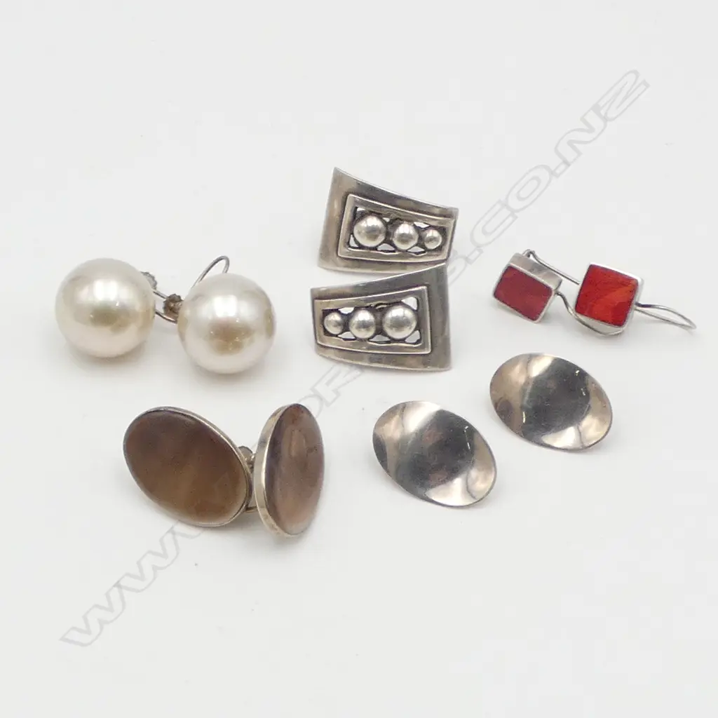 5 PRS STG SILVER EARRINGS Image 1++