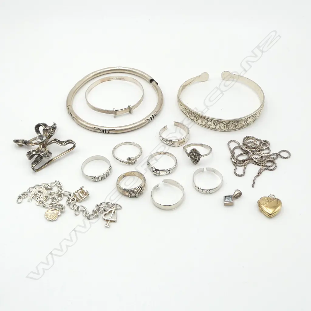 ASSORTED SILVER JEWELLERY (some broken pieces) 71gms Image 1++