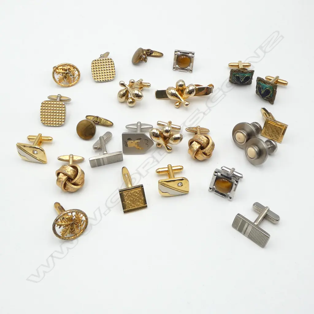 ASST. VINTAGE & COSTUME CUFF LINKS  Image 1++