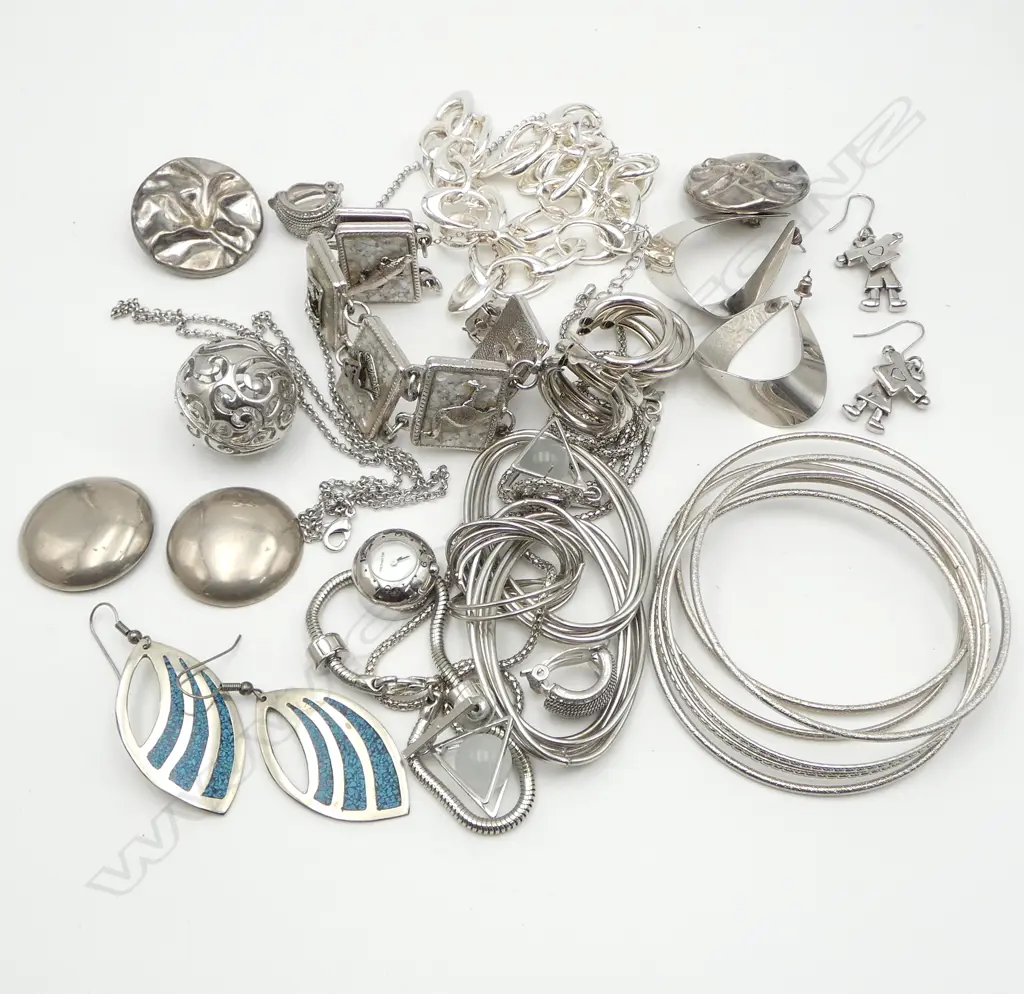 SILVER TONE COSTUME JEWELLERY Image 1++