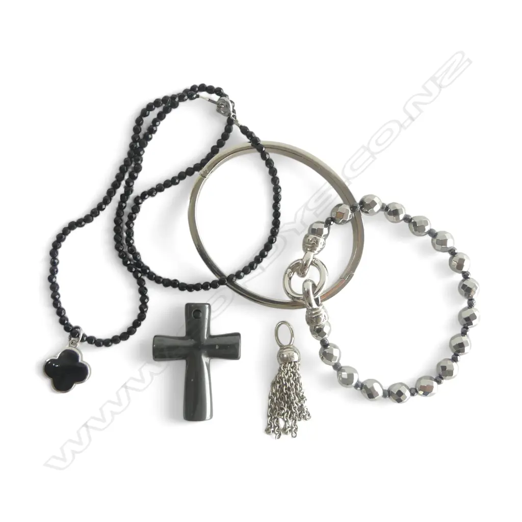 ASST. HEMATITE, JET & STAINLESS STEEL JEWELLERY Image 1++