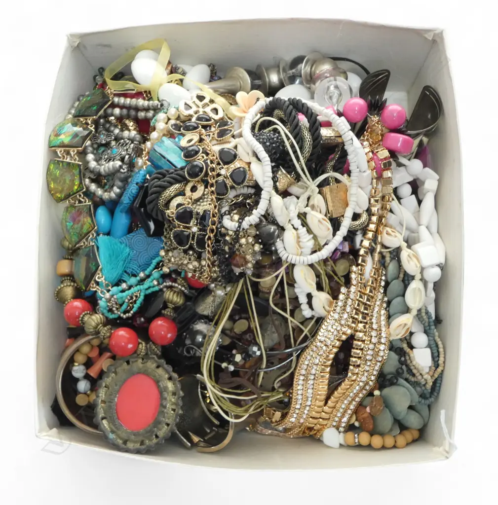 ASST. COSTUME JEWELLERY; NECKLACES ETC Image 1++