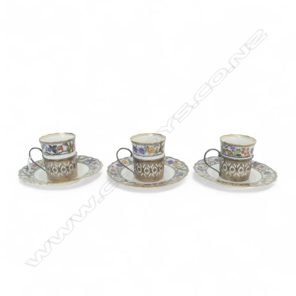 3 AYNSLEY COFFEE CANS & SAUCERS IN S/SILVER HOLDERS 61GRMS repair to cup Image 1++