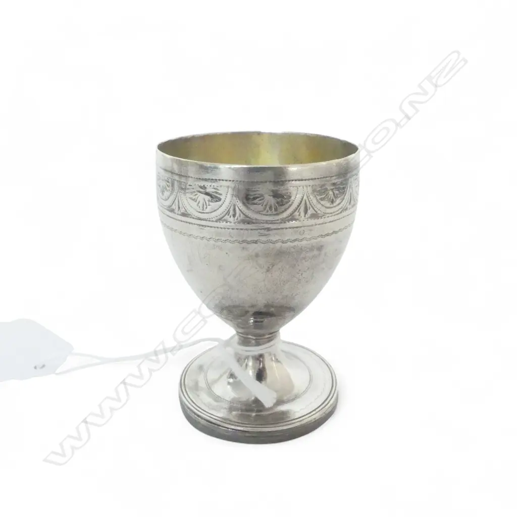 LONDON 1799 SILVER PEDESTAL EGG CUP engraved 37.4gms  Image 1++