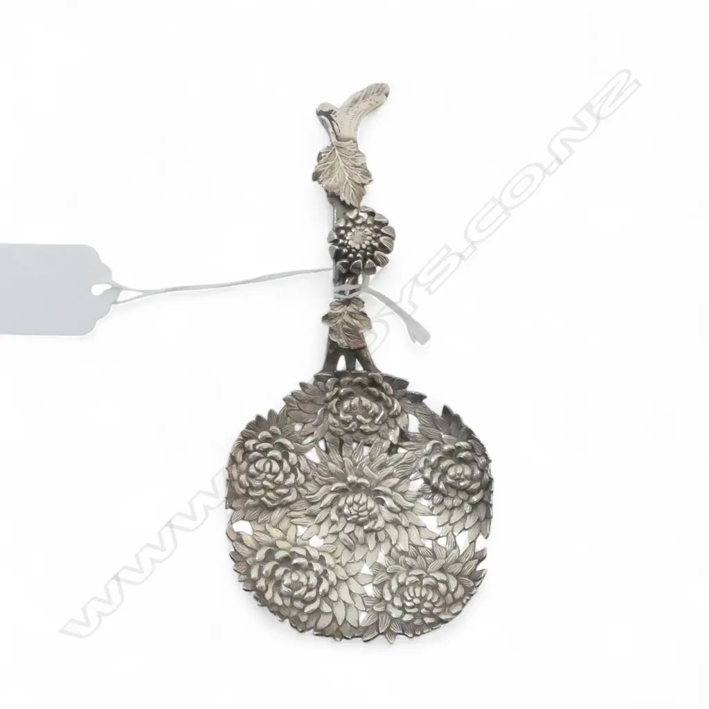 EARLY JAPANESE LGE SILVER SIFTING / STRAINING SPOON HALLMARKED relief chrysanthemum pattern L.140mm. 56gms Image 1++