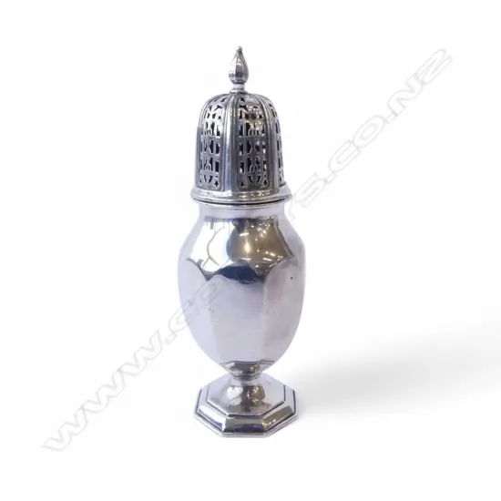 LARGE SILVER SIFTER HALLMARKED Birmingham 1931. H.195mm. 170gms