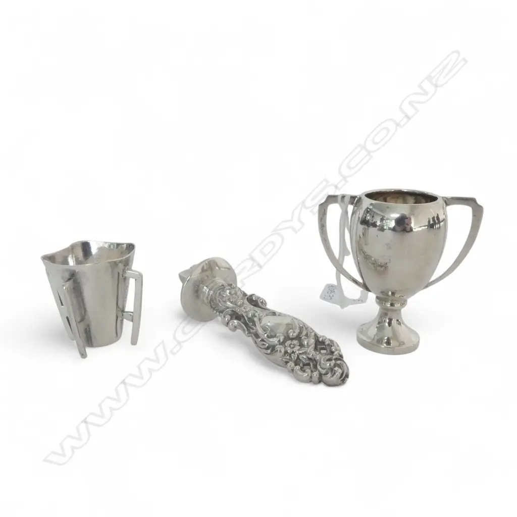 3 PCES STG SILVER; 2 CUPS + HANDLE 82gms 4 HANDLED CUP Edmond Johnson Dublin 1905 H.40mm Image 1++