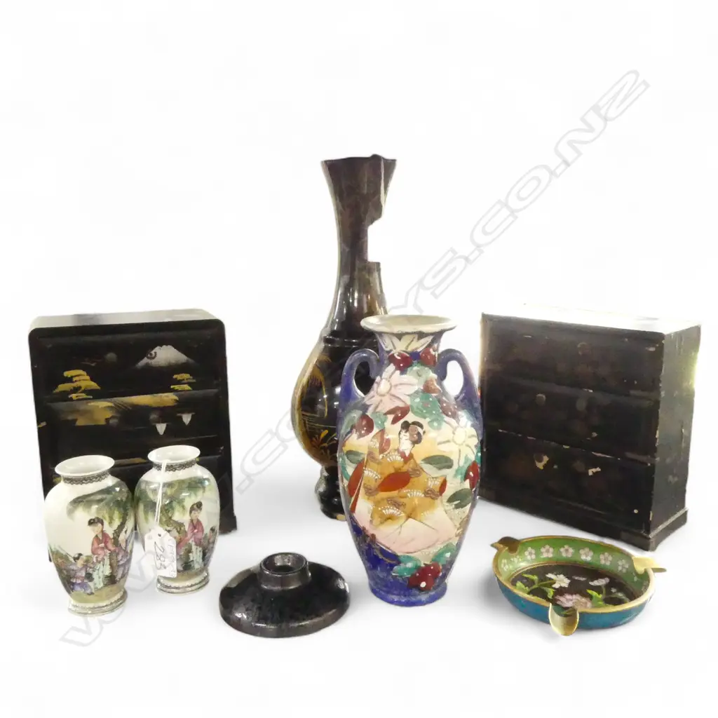 8 PCES. ORIENTAL; SATSUMA VASE (small chip), CLOISONNE ASHTRAY, 2 LACQUER JEWELLERY BOXES, etc Image 1++