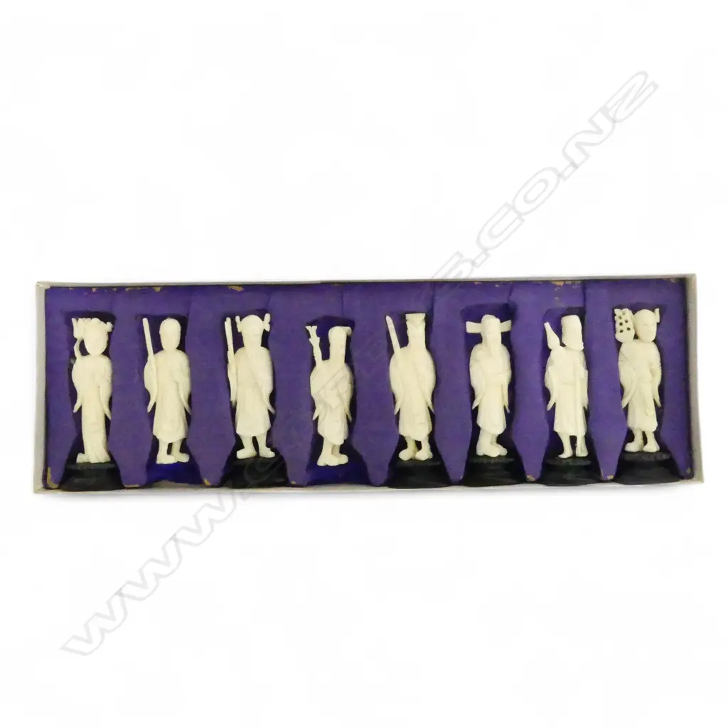 8 CARVED IVORY CHINESE FIGURES H.90mm 2 bases missing, 1 loose Image 1++