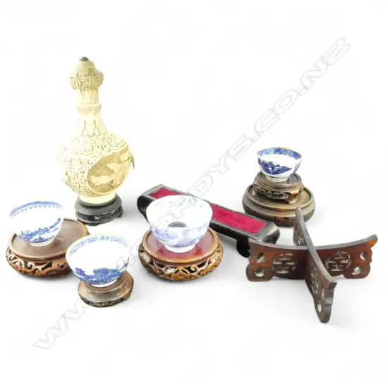 ASST. WOODEN STANDS + RESIN LAMP BASE & 4 B/W CUPS