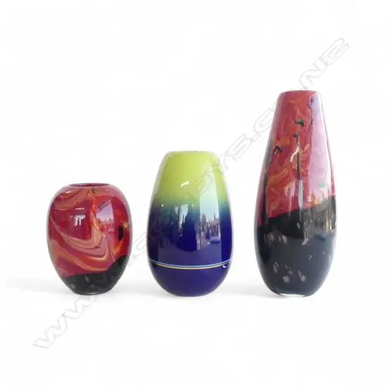 2 RED & GOLD ART GLASS VASES H.375mm + ORIENTAL VASE H.265mm