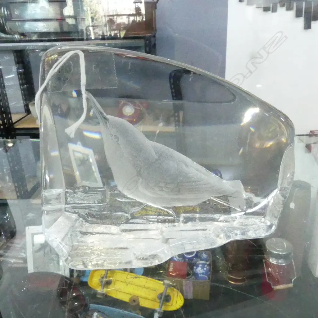MATS JONASSON ETCHED CRYSTAL PAPERWEIGHT H.100mm Image 1++