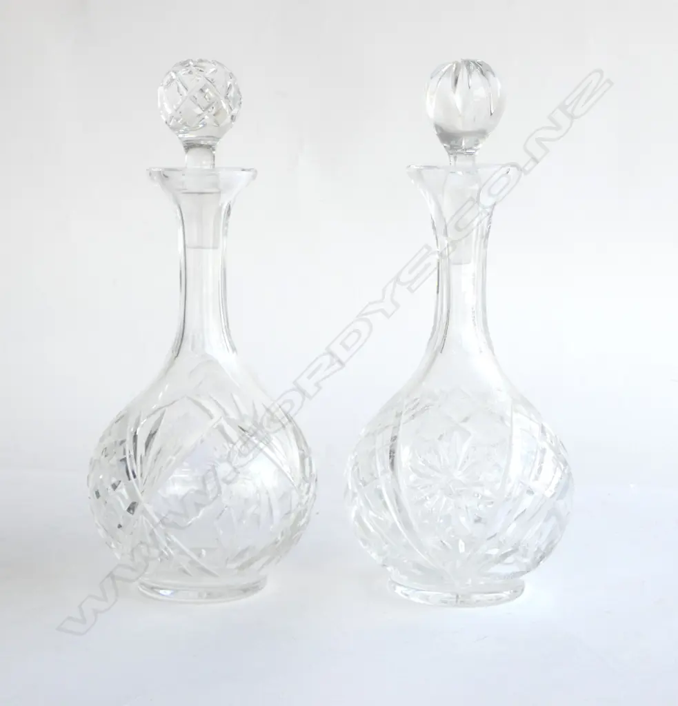 2 CRYSTAL DECANTERS H.280mm Image 1++