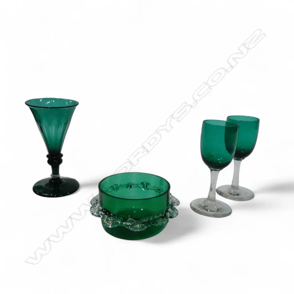 3 ANTIQUE MISMATCHED EMERALD GLASS GLASSES & SUGAR BOWL DIA90MM Image 1++